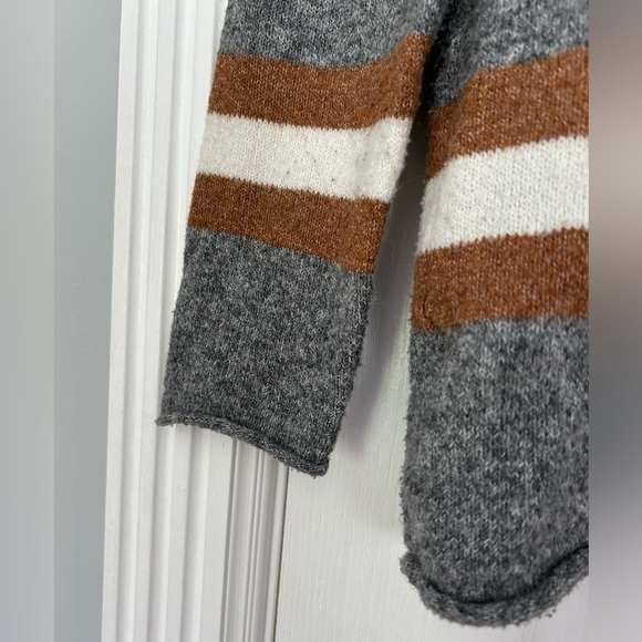 Stitch Fix Pinque Long Sleeve Grey, Rust, and Cream Sweater Size Small - Picture 4 of 7